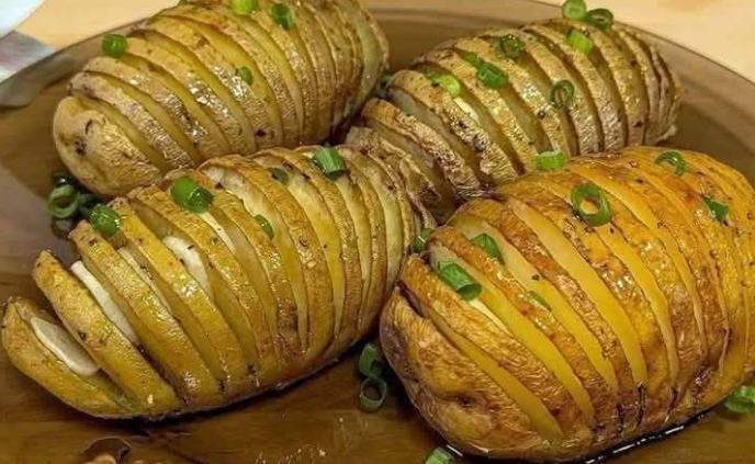 Crispy Pan Scored Potatoes That’ll Make You Forget Fries Exist