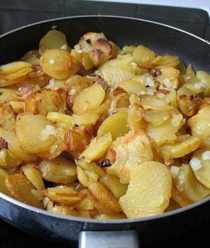 Fried Potatoes and Onions with Smoked Sausage