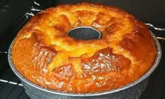 Golden Vanilla Bundt Cake: A Sweet Slice of Home