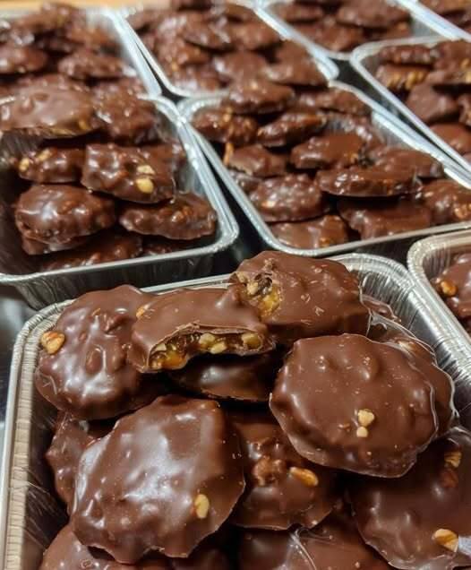 Homemade Turtle Candies Recipe That’ll Steal the Dessert Table