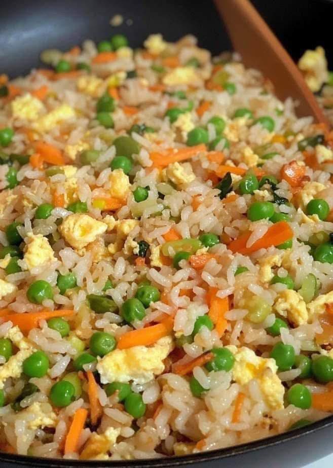 Garlic Chicken Fried Rice: The Cozy Weeknight Dinner I Keep Coming Back To