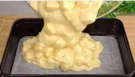 Flourless Almond Cake with Raspberry Sauce